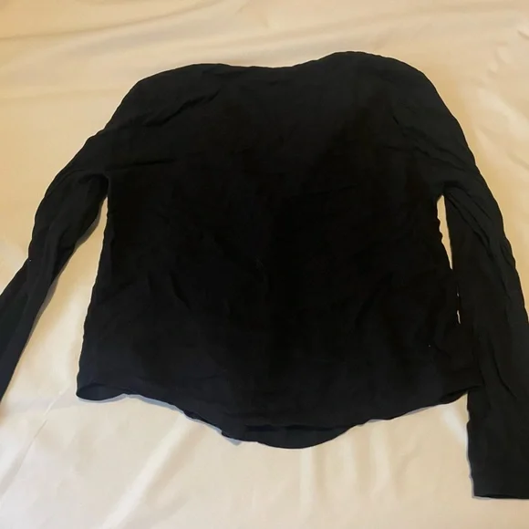 Simple black blouse - Picture 2 of 3
